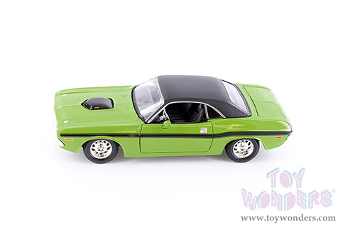 Showcasts® Collectibles - Dodge Challenger R/T Coupe (1970, 1/24 scale diecast model car, Asstd.) 37263/2 MAP: $19.99
