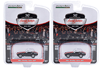 Greenlight - Barrett Jackson Series 11 | Shelby Cobra 427 (Lot #3002) (1965, 1/64 scale diecast model car, Black with Red Stripes) 37270A/48 