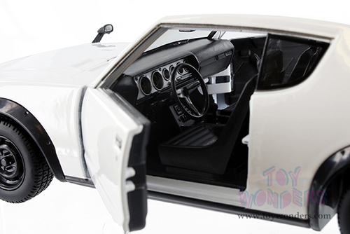 Showcasts® Collectibles - Nissan Skyline 2000GT-R (1973, 1/24 scale die cast model car, White) 37528 MAP: $19.99