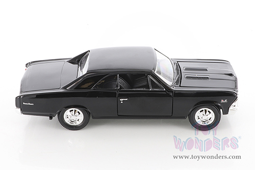 Showcasts® Collectibles - Chevrolet® Chevelle® SS™ 396 Hardtop (1966, 1/24 scale diecast model car, Asstd.) 37960/2 MAP: $19.99