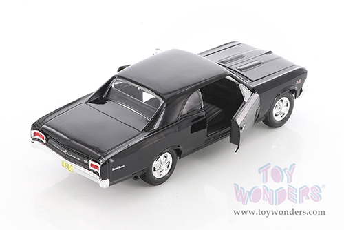 Showcasts® Collectibles - Chevrolet® Chevelle® SS™ 396 Hardtop (1966, 1/24 scale diecast model car, Asstd.) 37960/2 MAP: $19.99