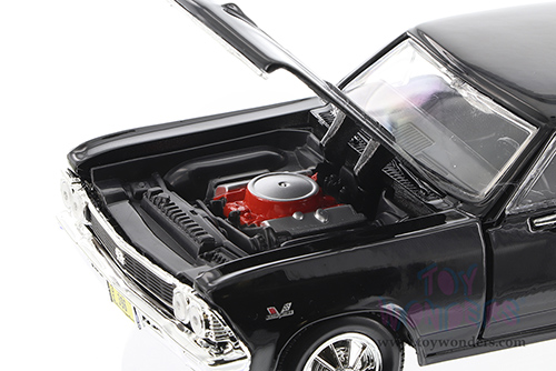 Showcasts® Collectibles - Chevrolet® Chevelle® SS™ 396 Hardtop (1966, 1/24 scale diecast model car, Asstd.) 37960/2 MAP: $19.99