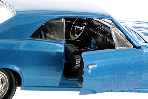 Showcasts® Collectibles - Chevrolet® Chevelle® SS™ 396 Hardtop (1966, 1/24 scale diecast model car, Blue) 37960 MAP: $19.99