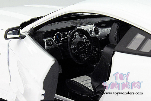 Maisto Exclusive - Ford Mustang GT Hard Top (2015, 1/18 scale diecast model car, White) 38133W
