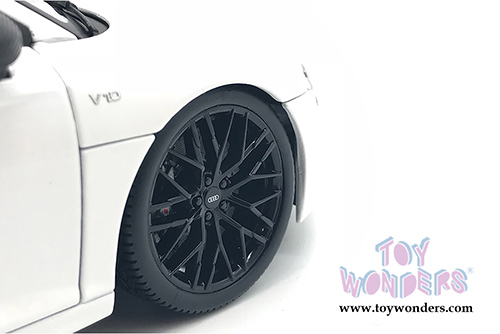 Maisto Exclusive - Audi R8 V10 Plus Hard Top (1/18 scale diecast model car, White) 38135W