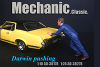 American Diorama Figurine - Mechanic Classic Darwin Pushing (1/18 scale, Blue) 38178