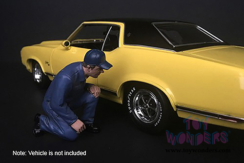American Diorama Figurine - Mechanic Classic Juan with Lug Wrench (1/24 scale, Blue) 38277