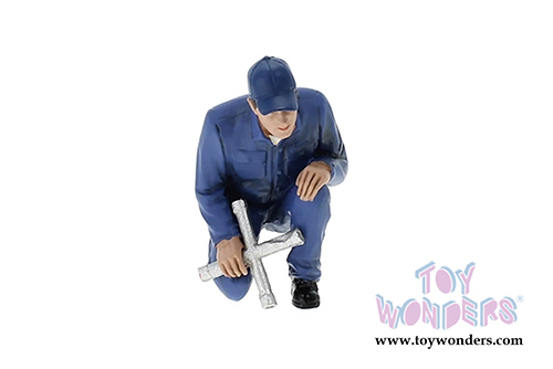 American Diorama Figurine - Mechanic Classic Juan with Lug Wrench (1/24 scale, Blue) 38277