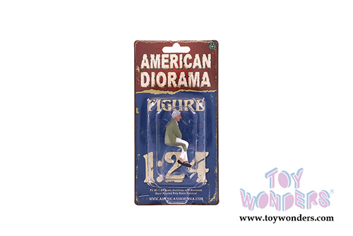 American Diorama Figurine - Sitting Old Couple Figure II (1/24  scale, White/Green) 38335