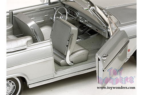 Sun Star USA - Chevrolet Nova Open Convertible (1963, 1/18 scale diecast model car, Satin Silver) 3976