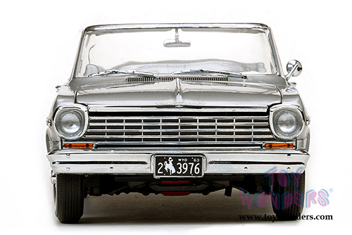 Sun Star USA - Chevrolet Nova Open Convertible (1963, 1/18 scale diecast model car, Satin Silver) 3976