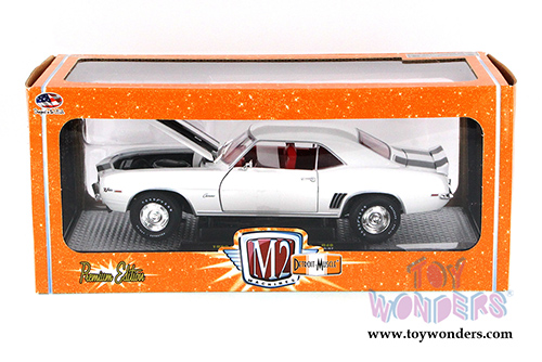 Castline M2 Machines Detroit-Muscle Premium - Chevy Camaro Z28 Hard Top (1969, 1/24 scale diecast model car, White) 40300/48C