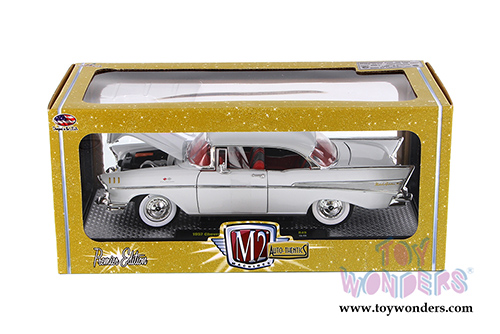 Castline M2 Machines Auto-Thentics - Chevrolet Bel Air Hard Top (1957, 1/24 scale diecast model car, Imperial Ivory) 40300/49A