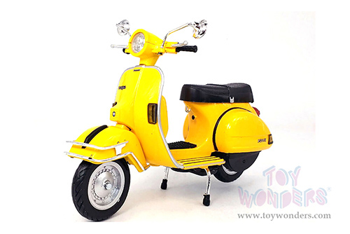 New Ray - Vespa P200E Scooter (1978, 1/12 scale diecast model bike, Asstd.) 42123