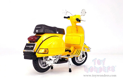 New Ray - Vespa P200E Scooter (1978, 1/12 scale diecast model bike, Asstd.) 42123