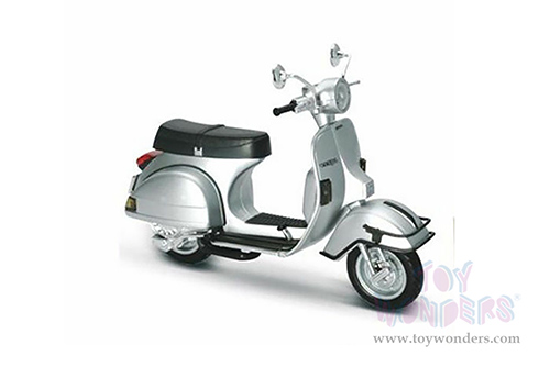 New Ray - Vespa P200E Scooter (1978, 1/12 scale diecast model bike, Asstd.) 42123