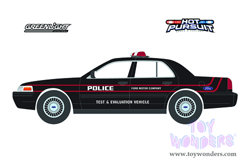 Greenlight - Hot Pursuit Series 39 | Ford Crown Victoria Police Interceptor Police Prep Package "Test & Evaluation Vehicle" Dearborn (Michigan) (2001, 1/64 scale diecast model car, Black) 42970D/48