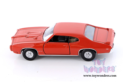 Welly - Pontiac&reg; GTO&reg; Hardtop (1969, 1/34-1/39 Scale diecast model car, Asstd.) 43714D