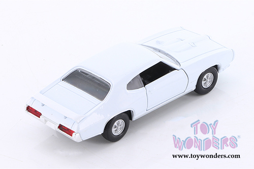 Welly - Pontiac&reg; GTO&reg; Hardtop (1969, 1/34-1/39 Scale diecast model car, Asstd.) 43714D