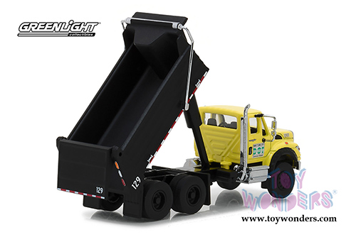 Greenlight - S.D. Trucks Series 2 | International&reg; WorkStar&reg; Construction Dump Truck New York City DOT (2017, 1/64 scale diecast model car, Yellow/Black) 45020A/48