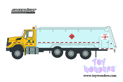 Greenlight - S.D. Trucks Series 12 | International&reg; WorkStar&reg; Tanker Truck Pennsylvania Department of Transportation (PennDOT) (2018, 1/64 scale diecast model car, Yellow/Silver) 45120A/48
