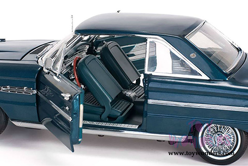 Sun Star USA - Ford Falcon Hardtop (1963, 1/18 scale diecast model car, Oxford Blue) 4543
