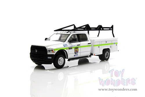 Greenlight - Dually Drivers Series 10 | Ram 3500 Dually Service Bed Truck - U.S. Fish & Wildlife Fire Management (2018, 1/64 scale diecast model car, White with Green Stripes) 46100E/48