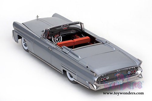 Sun Star Platinum - Lincoln Continental MK III Open Convertible (1958, 1/18 scale diecast model car, Silver Gray) 4706