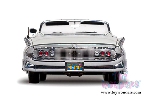 Sun Star - Lincoln Continental MKIII Open Convertible with John F. Kennedy and Driver Figures (1958, 1/18 scale diecast model car, White) 4707