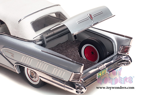 Sun Star Platinum - Buick&reg; Limited Closed Convertible (1958 1/18 scale diecast model car, Silver Mist) 4816