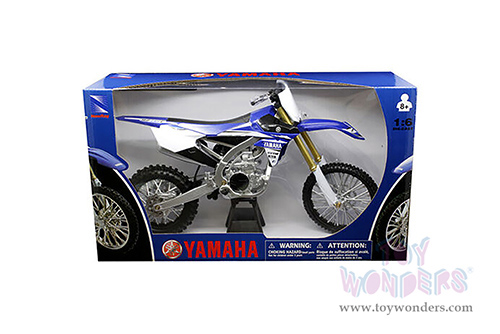 New Ray - Yamaha YZ450F Dirt Bike (2017, 1/6 scale diecast model bike, White/Blue) 49643