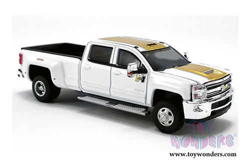 Greenlight/ACME - Hurst Performance | 2018 Chevrolet&reg; 3500 Dually Pick-Up Truck with 2018 Chevrolet&reg; Camaro&reg; SS and HD Trailer (1/64 scale diecast model car, Gold/White) 51323