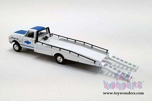 Greenlight/ACME - 1967 Chevrolet&reg; C-30 Ramp Truck with 1970 Chevrolet&reg; Trans Am Camaro&reg; #1 (1/64 scale diecast model car, White/Blue) 51344