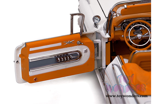 Sun Star Platinum - Pontiac Bonneville Open Convertible (1959, 1/18 scale diecast model car, Cameo Ivory) 5184