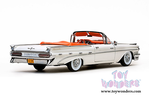 Sun Star Platinum - Pontiac Bonneville Open Convertible (1959, 1/18 scale diecast model car, Cameo Ivory) 5184