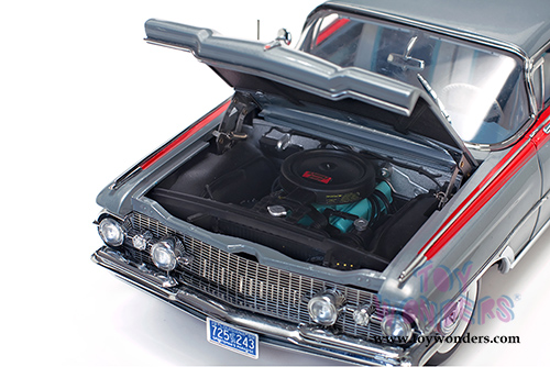 Sun Star Platinum - Oldsmobile "98" Hardtop (1959, 1/18 scale diecast model car, Silver Mist/Cardinal Red) 5243