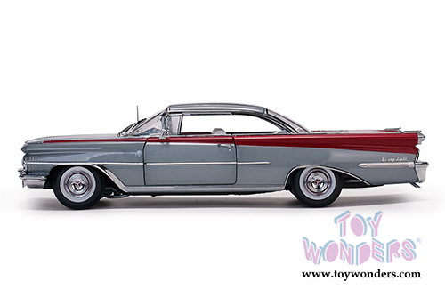 Sun Star Platinum - Oldsmobile "98" Hardtop (1959, 1/18 scale diecast model car, Silver Mist/Cardinal Red) 5243