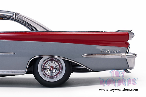 Sun Star Platinum - Oldsmobile "98" Hardtop (1959, 1/18 scale diecast model car, Silver Mist/Cardinal Red) 5243