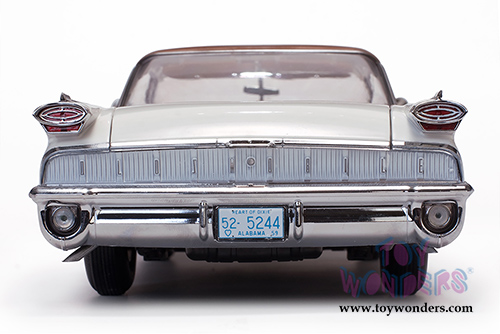 Sun Star Platinum - Oldsmobile "98" Hardtop (1959, 1/18 scale diecast model car, Bronze Mist/Polaris White) 5244