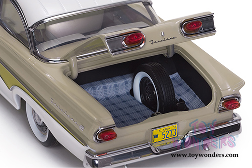 Sun Star Platinum - Ford Fairlane 500 Hardtop (1958, 1/18 scale diecast model car, Colonial White/Desert Beige) 5273