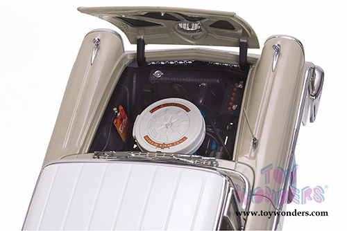 Sun Star Platinum - Ford Fairlane 500 Hardtop (1958, 1/18 scale diecast model car, Colonial White/Desert Beige) 5273