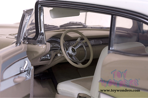 Sun Star Platinum - Ford Fairlane 500 Hardtop (1958, 1/18 scale diecast model car, Colonial White/Desert Beige) 5273