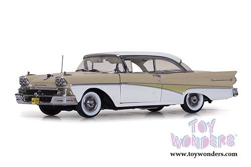 Sun Star Platinum - Ford Fairlane 500 Hardtop (1958, 1/18 scale diecast model car, Colonial White/Desert Beige) 5273