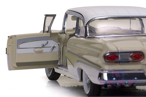 Sun Star Platinum - Ford Fairlane 500 Hardtop (1958, 1/18 scale diecast model car, Colonial White/Desert Beige) 5273