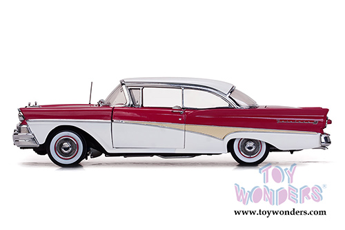 Sun Star Platinum - Ford Fairlane 500 Hard Top (1958, 1/18 scale diecast model car, Colonial White/Torch Red) 5274