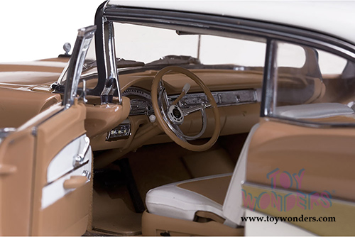 Sun Star Platinum - Ford Fairlane 500 Hardtop (1958, 1/18 scale diecast model car, White/Palomino Tan) 5284