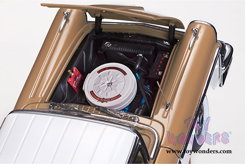 Sun Star Platinum - Ford Fairlane 500 Hardtop (1958, 1/18 scale diecast model car, White/Palomino Tan) 5284