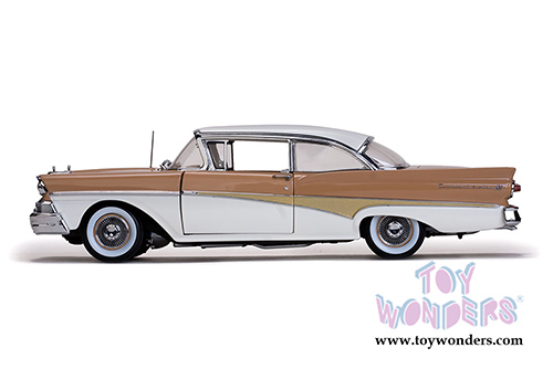 Sun Star Platinum - Ford Fairlane 500 Hardtop (1958, 1/18 scale diecast model car, White/Palomino Tan) 5284