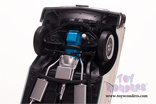 Sun Star Platinum - Ford Fairlane 500 Hardtop (1958, 1/18 scale diecast model car, White/Silverstone Green) 5285