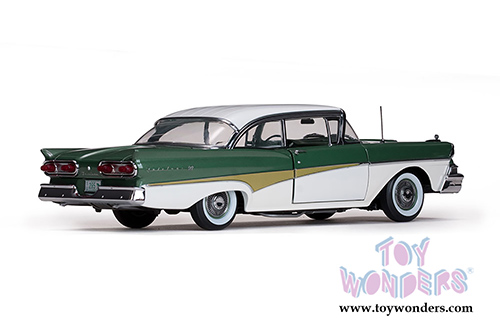Sun Star Platinum - Ford Fairlane 500 Hardtop (1958, 1/18 scale diecast model car, White/Silverstone Green) 5285